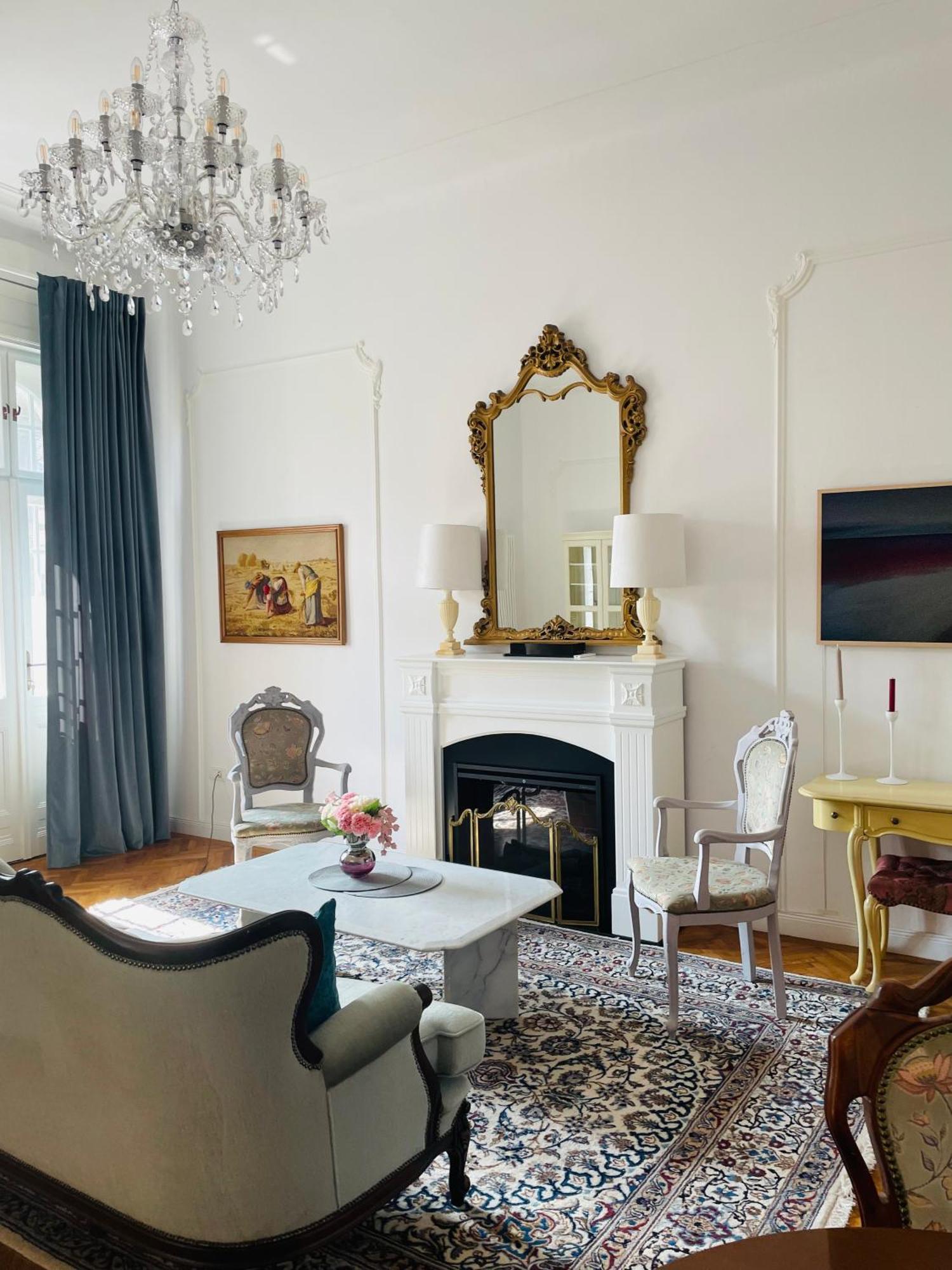 Littleparis Apartment Клуж-Напока Екстериор снимка