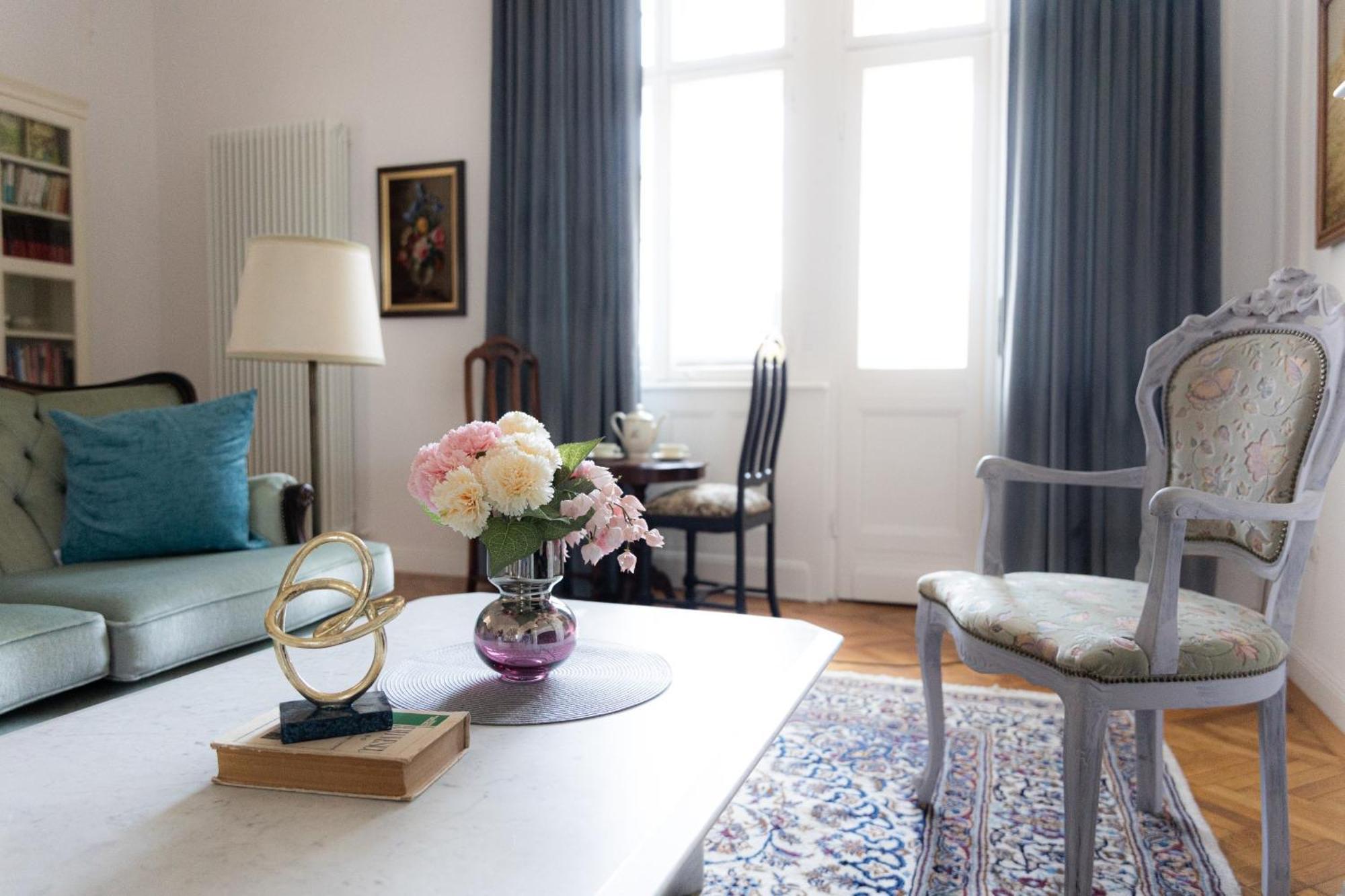 Littleparis Apartment Клуж-Напока Екстериор снимка